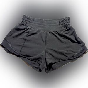 Used (Size 4) Lululemon Hotty Hot High-Rise Lined Short 2.5"